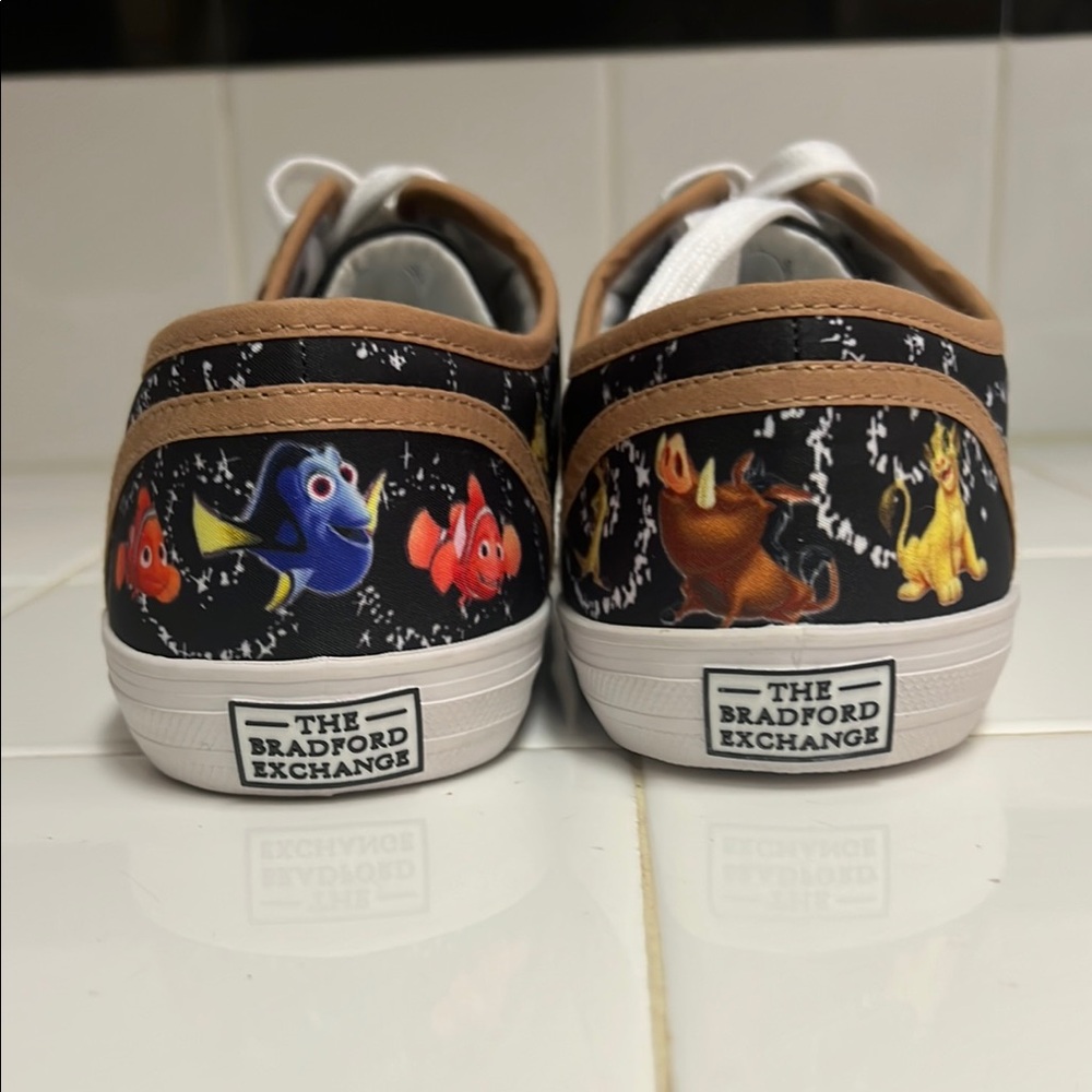 Women’s Disney Magic The Bradford Exchange Disney Art - Picture 3 of 13